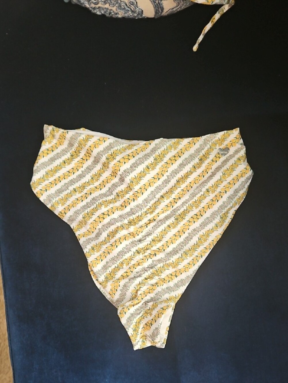Women’s Yellow Patterned Ruffle Triangle Bikini - Picture 5 of 11